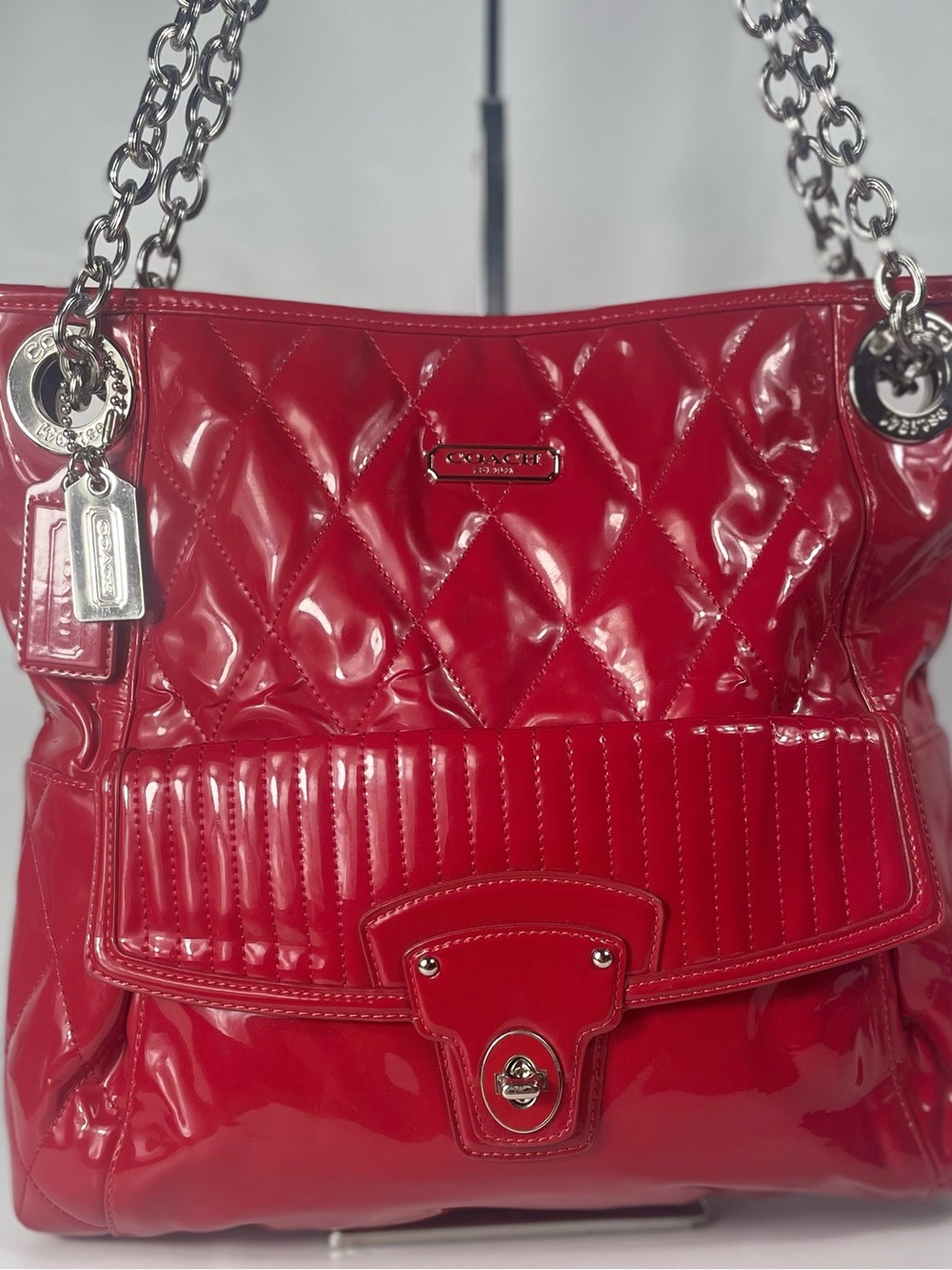 $25 Low Start π¨π¨Coach Poppy Red Liquid Gloss Patent Leather Quilted Bag Y2K - Picture 13 of 13
